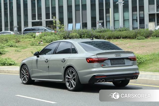 Audi S4 2022 Темно-серый из Китая