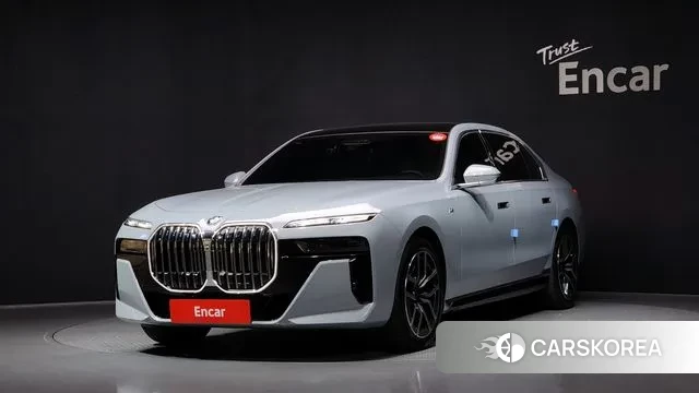 BMW 7 Series (G70) 2023 Небесно-голубой из Кореи