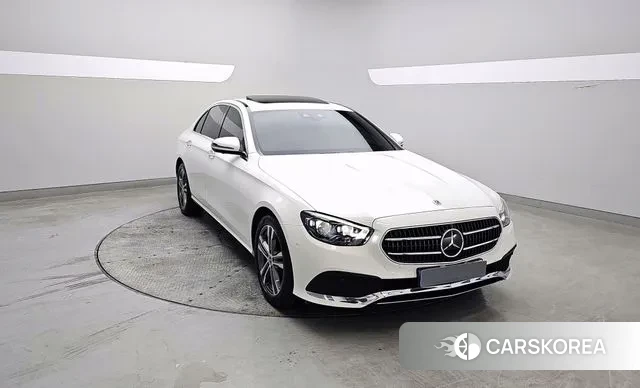 Mercedes-Benz E-Class W213 2022 Белый из Кореи