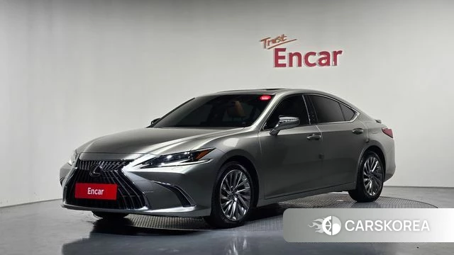 Lexus ES300h 7th generation 2023 Серебристо-серый из Кореи
