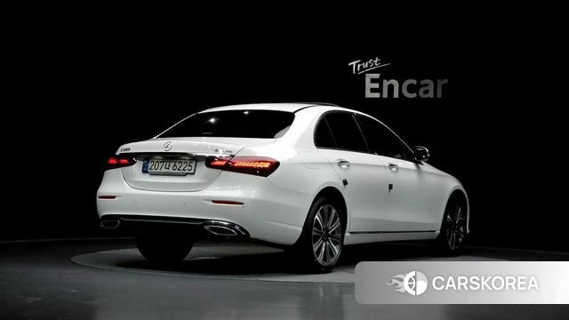 Mercedes-Benz E-Class W213 2023 Белый из Кореи