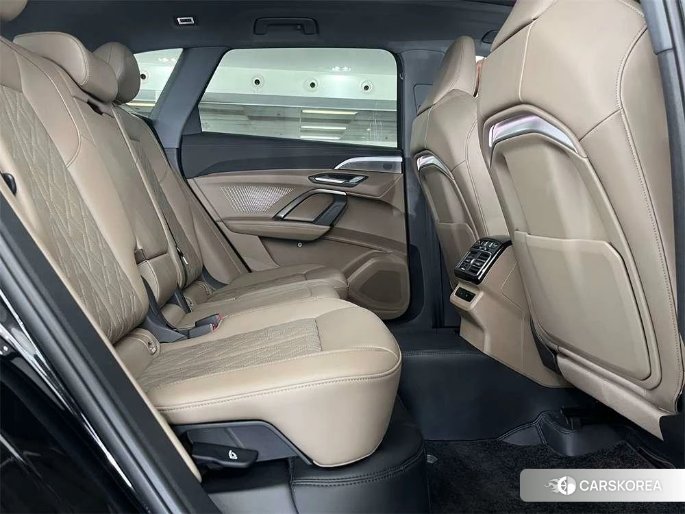 Audi Q5L 2026 Черный из Китая