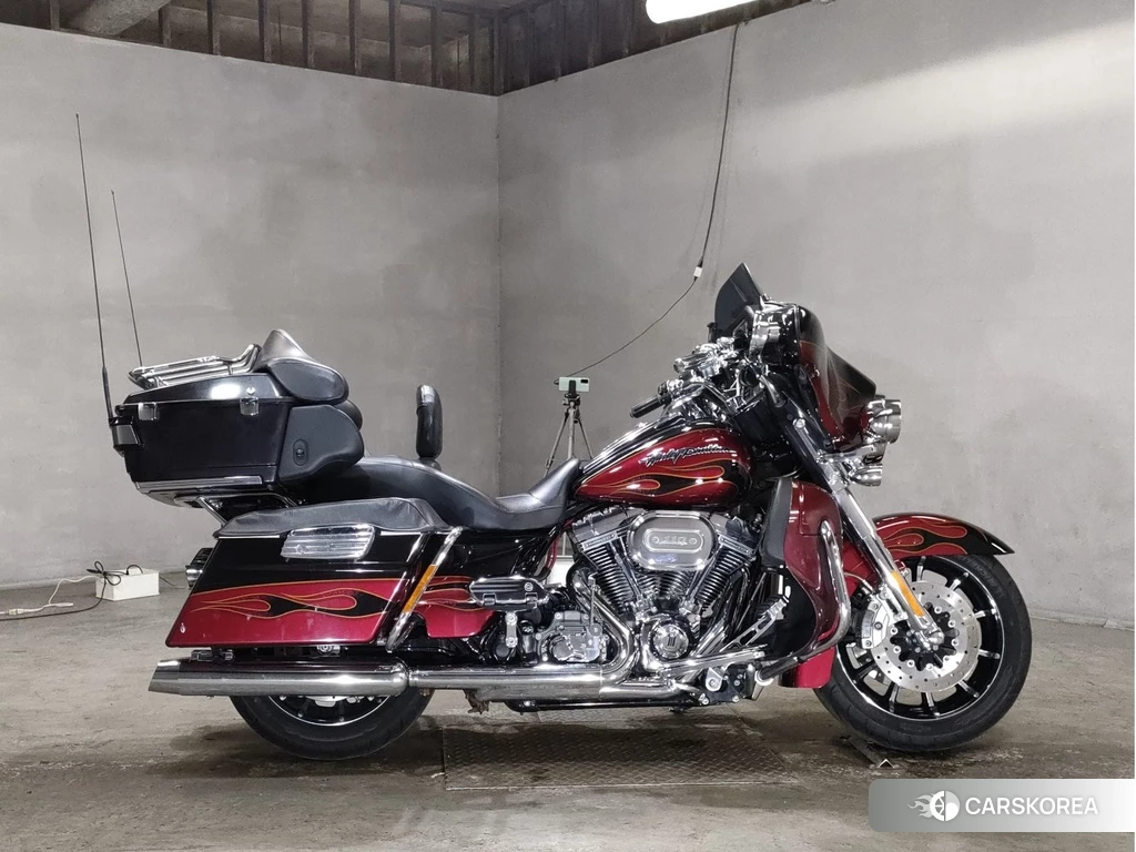 Проданный Harley-Davidson Electra Glide FLHTCUSE1800 CVO 2011 из Японии, фото 2