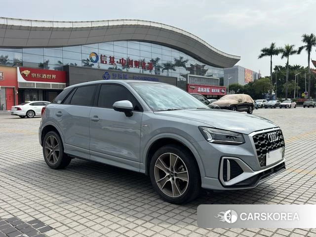 Audi Q2L 2022 Серебристо-серый из Китая