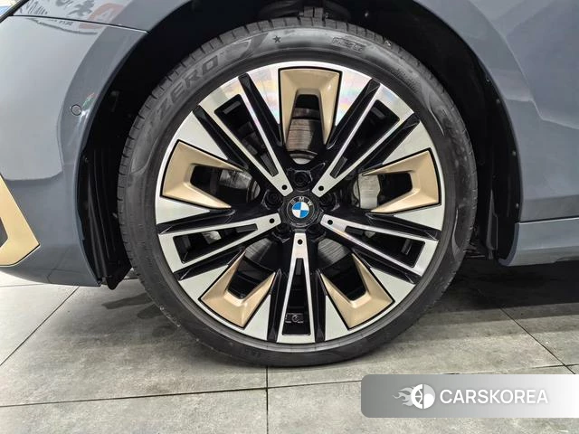 BMW 5 series 2024 Темно-серый из Китая