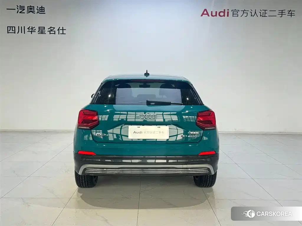 Audi Q2L 2021 Синий из Китая