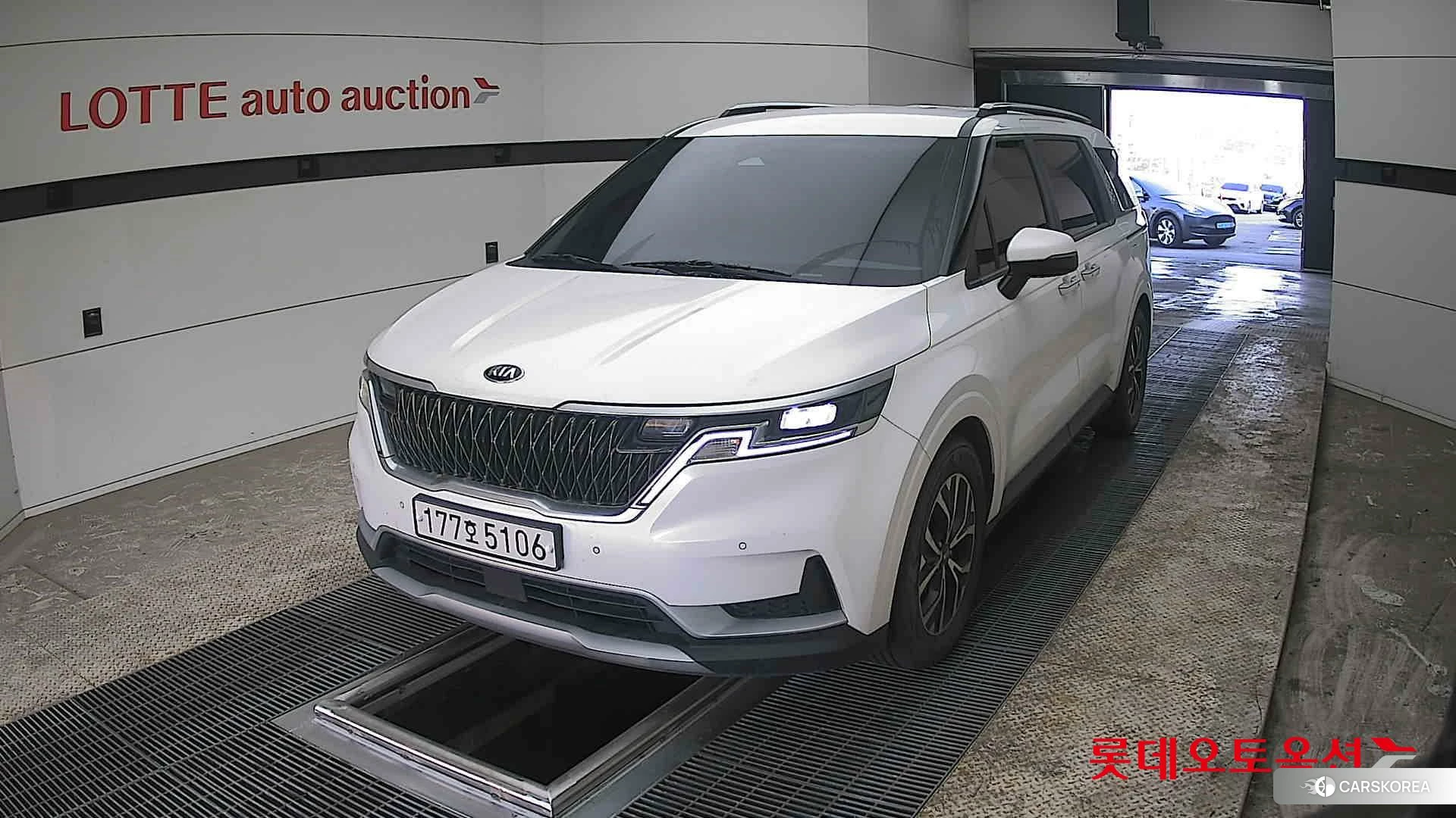 Kia Carnival 2021 Snow White Pearl (optional) из Кореи