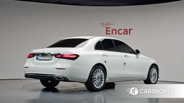 Mercedes-Benz E-Class W213 2020 Белый из Кореи