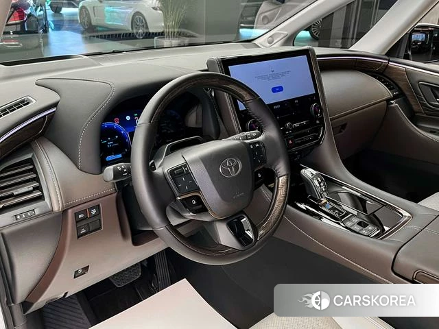 Toyota Elfa 2025 Белый из Китая