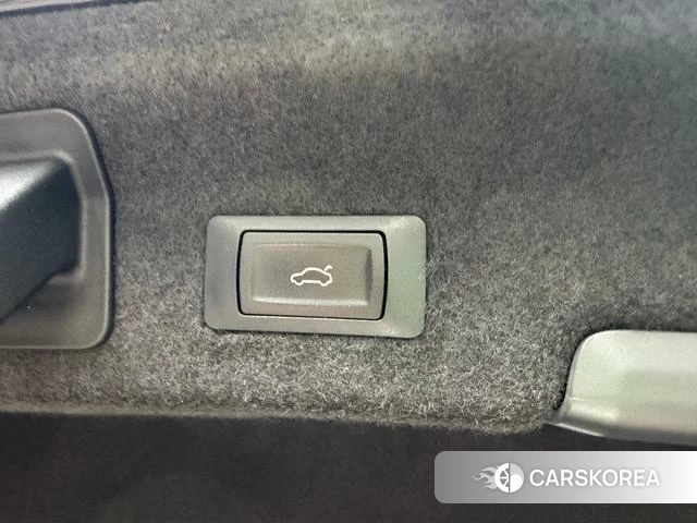 Audi A6L 2022 Черный из Китая