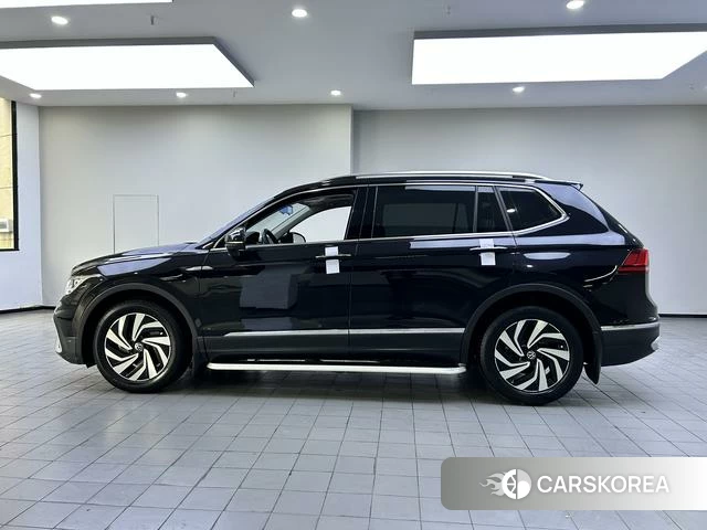 Volkswagen Tiguan L 2022 Черный из Китая