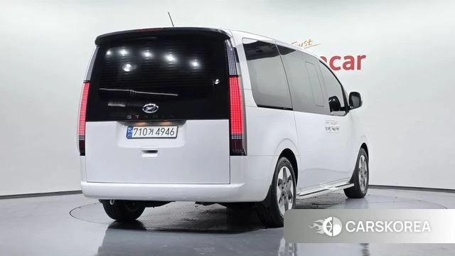 Hyundai Staria 2023 Белый из Кореи