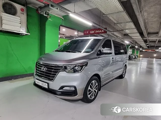 Hyundai The New Grand Starex 2018 Серебряный двухцветный из Кореи