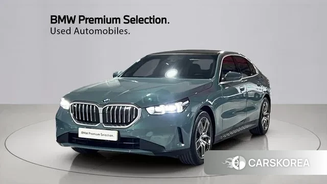 BMW 5 Series (G60) 2024 Небесно-голубой из Кореи