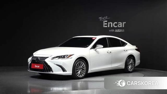 Lexus ES300h 7th generation 2024 Белый из Кореи