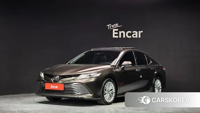 Toyota Camry (XV70) 2019 Песочный из Кореи