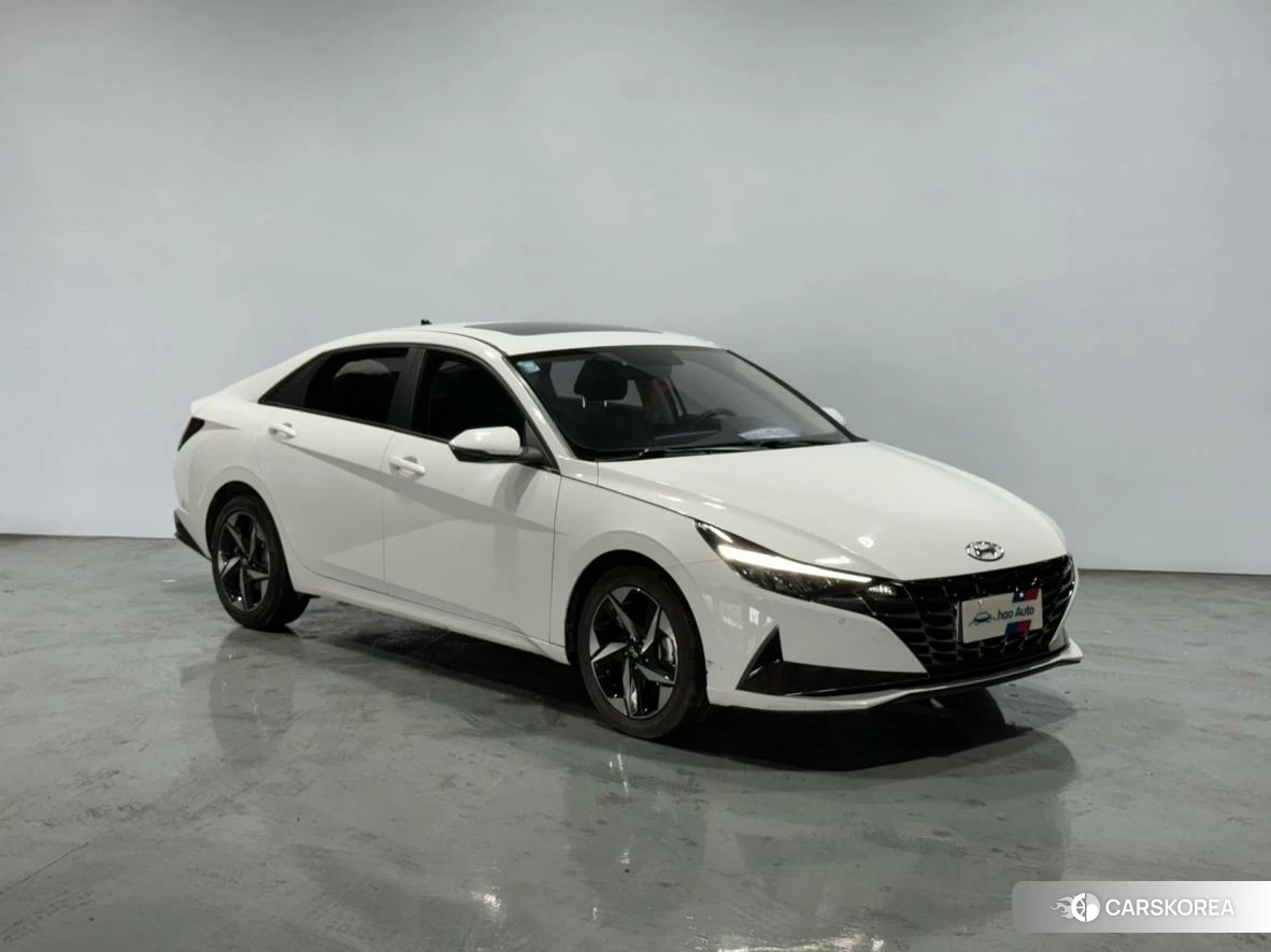 Hyundai Elantra 2022 Белый из Китая