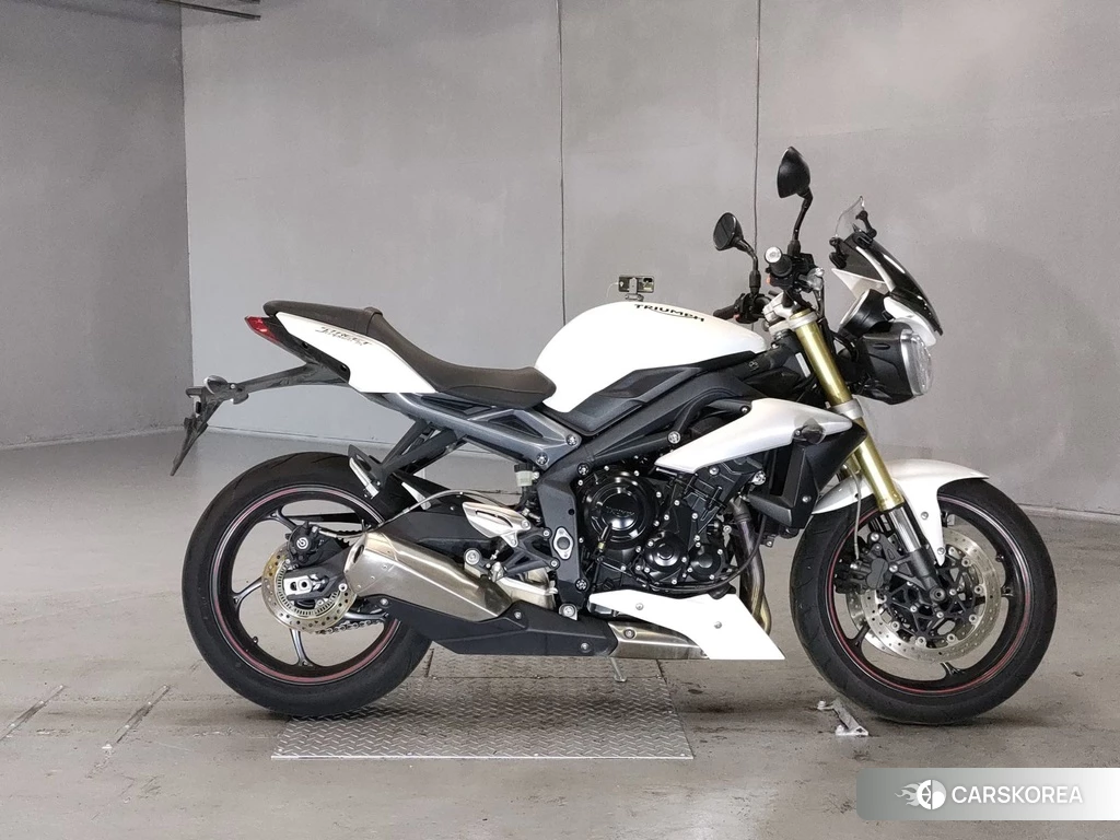 Проданный Triumph STREET TRIPLE 2016 из Японии