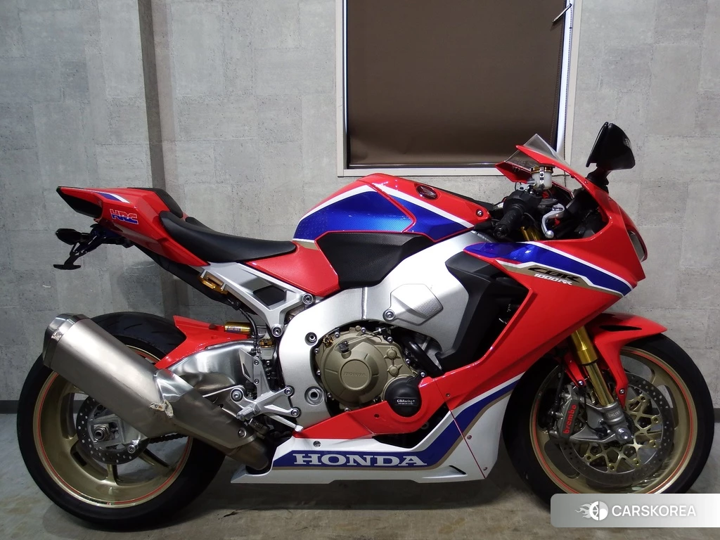 Проданный Honda CBR1000RR 2017 из Японии