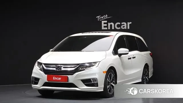 Honda Odyssey 2018 Белый из Кореи