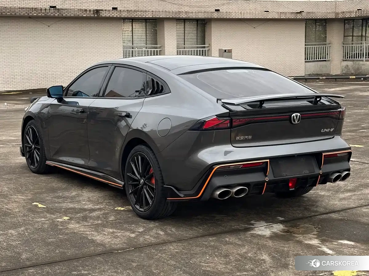 Chang'an Changan UNI-V 2023 Silver/gray из Китая