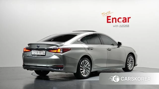 Lexus ES300h 7th generation 2021 Серебристо-серый из Кореи