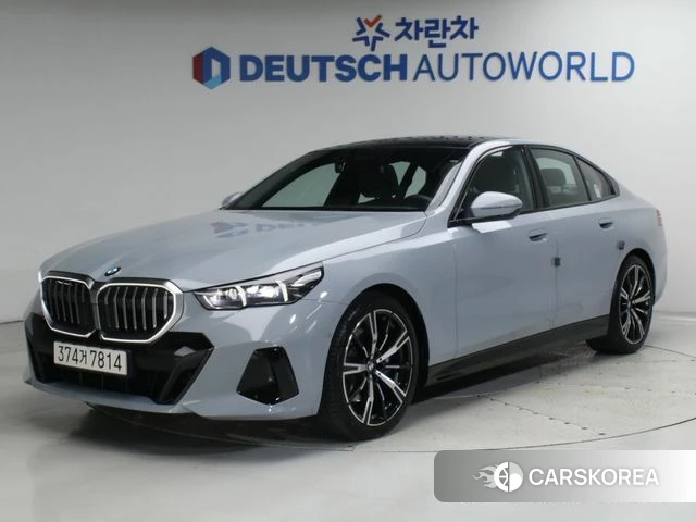 BMW 5 Series (G60) 2026 Светло-серебряный цвет из Кореи