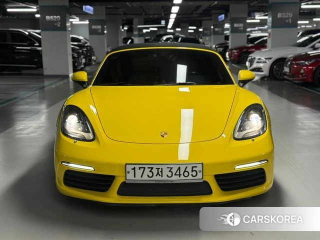 Porsche 718 Boxster 2019 Желтый из Кореи