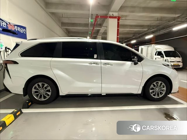 Toyota Sienna 4th Generation 2024 Белый из Кореи