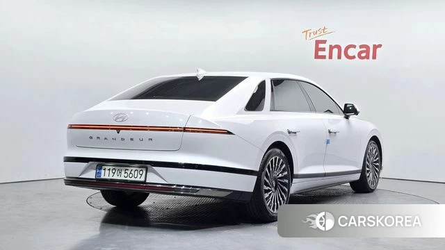 Hyundai Grandeur Hybrid (GN7) 2023 Белый из Кореи