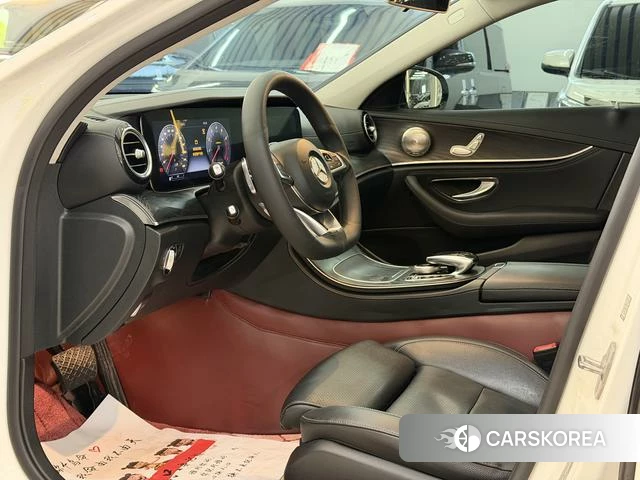 Mercedes-Benz E-class 2018 Белый из Китая