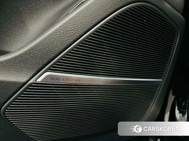 Audi Q7 2023 Черный из Китая
