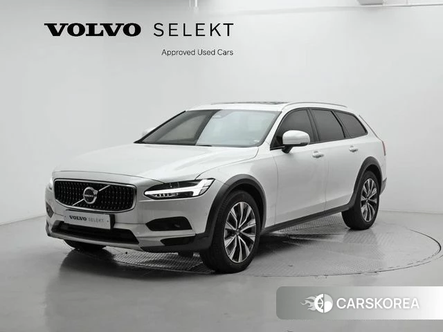 Volvo V90 Cross-Country 2023 Белый из Кореи