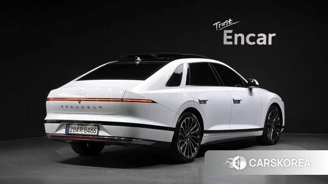 Hyundai Grandeur Hybrid (GN7) 2024 Белый из Кореи