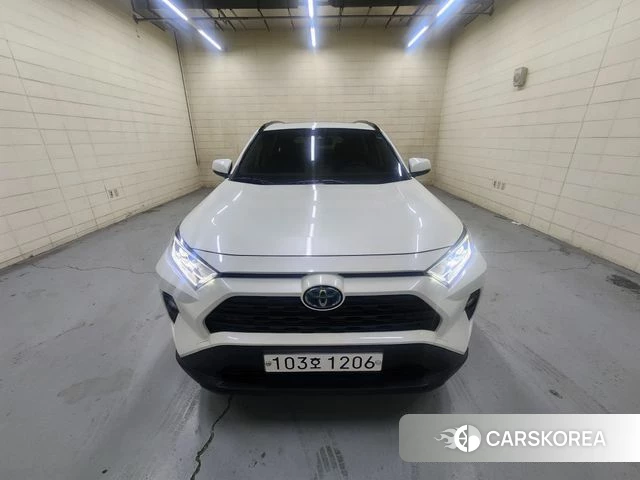 Toyota RAV4 5th Generation 2020 Белый из Кореи