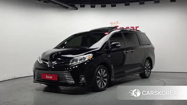 Toyota Sienna 2019 Черный из Кореи