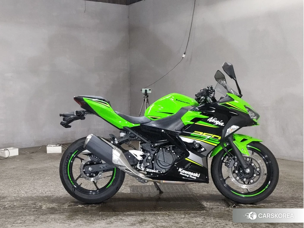 Проданный Kawasaki NINJA 250 2018 из Японии, фото 2