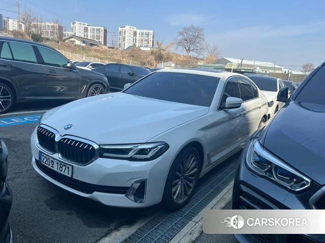 BMW 5 Series (G30) 2023 Белый из Кореи