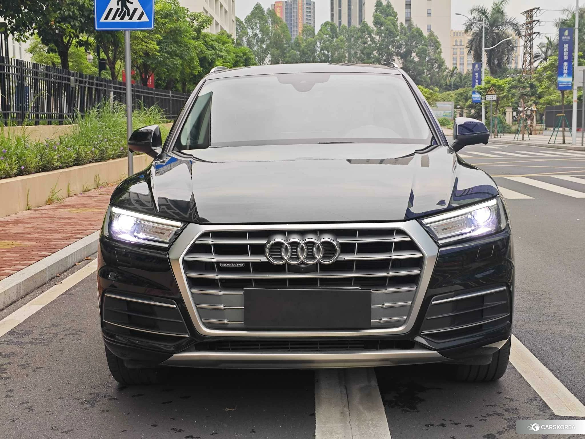 Audi Q5L 2020 Черный из Китая