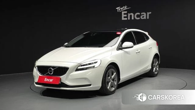 Volvo V40 2018 Белый из Кореи