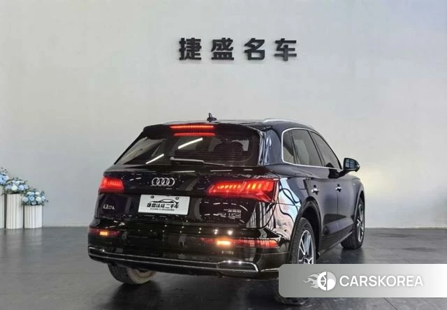 Audi Q5L 2019 Черный из Китая