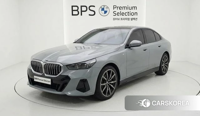 BMW 5 Series (G60) 2024 Цвет галактики из Кореи