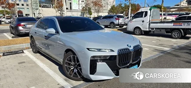 BMW i7 (G70) 2023 Небесно-голубой из Кореи