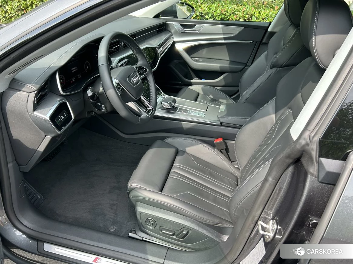 Audi A7 2023 Темно-серый из Китая