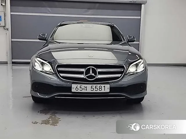 Mercedes-Benz E-Class W213 2018 Серый из Кореи