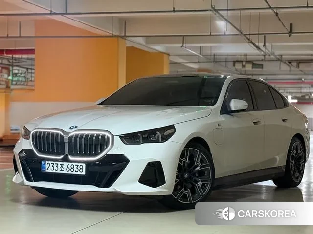 BMW 5 Series (G60) 2025 Белый из Кореи