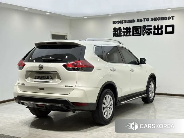 Nissan Qijun 2023 Белый из Китая