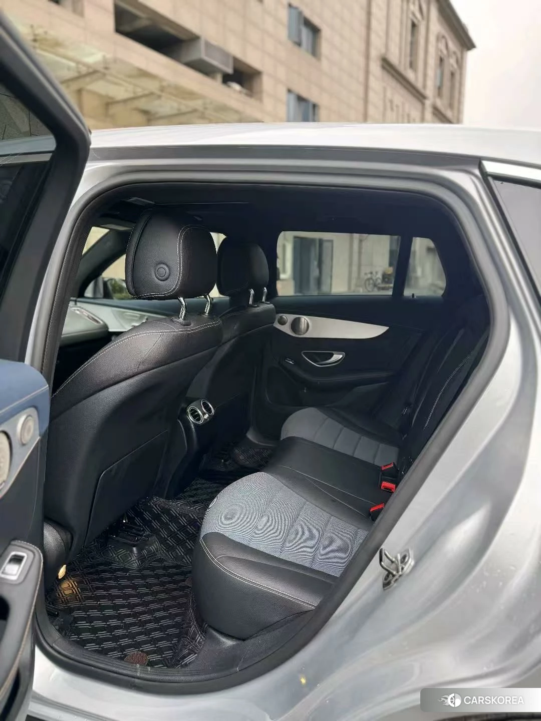Mercedes-Benz EQC 2022 Серебристо-серый из Китая