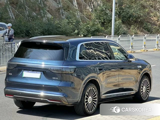 AITO Ask the world M8 2025 Черный из Китая