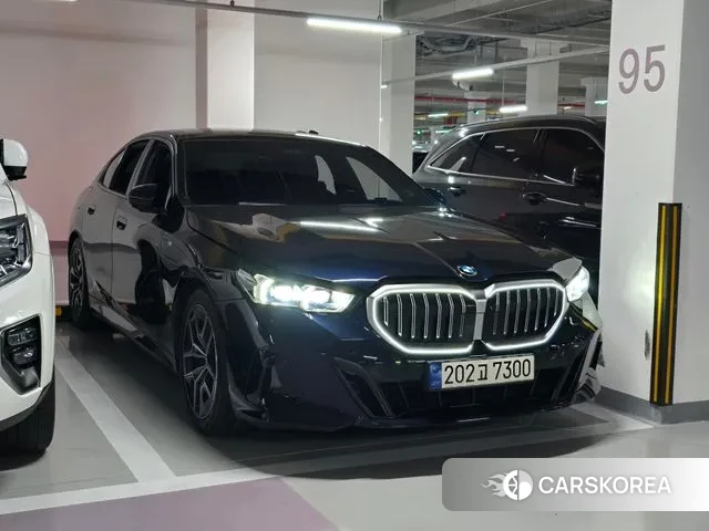 BMW 5 Series (G60) 2024 Черный из Кореи